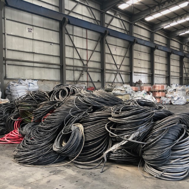 Kalın Yer Altı Enerji Kablosu Hurdası